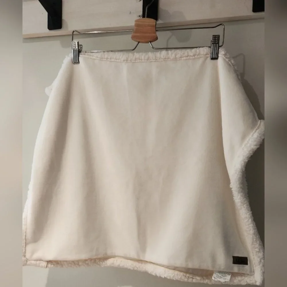 UGG Discontinued Nwot‎ Sherpa Pillow Case